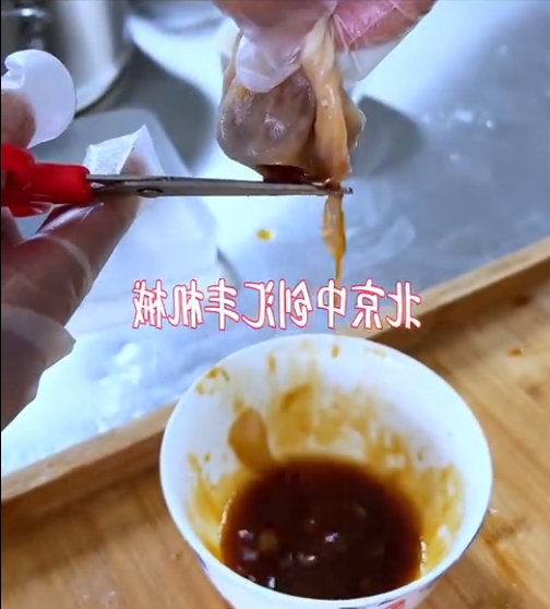 解密 湯多，餡兒大，皮兒薄。晶瑩剔透的灌湯包，是如何做出來的？